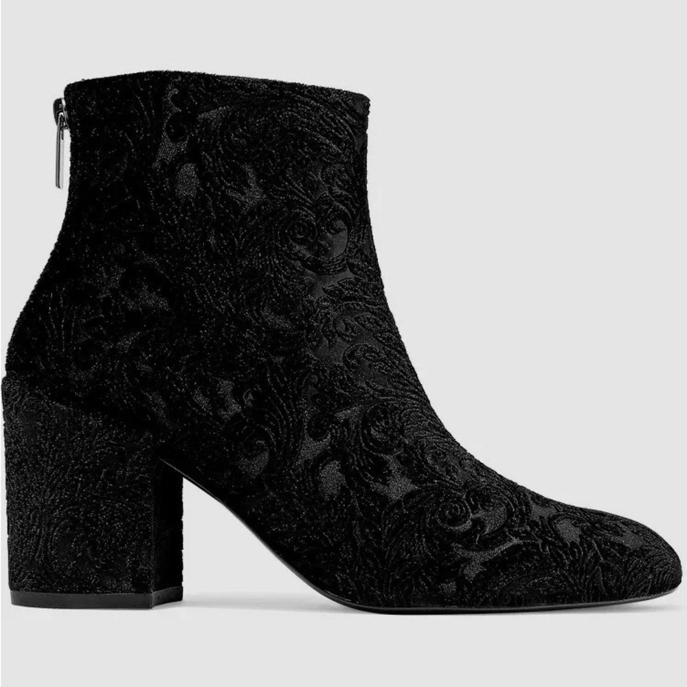7.5 Stuart Weitzman Bacari Velvet Block Heel Bootie in Black